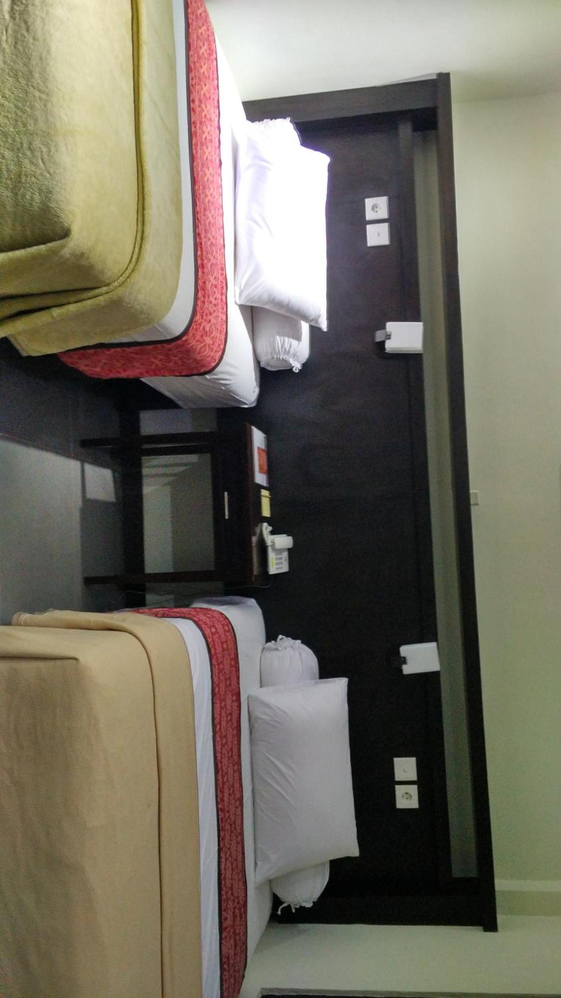 Maxi Hotel Kedonganan Джимбаран Екстер'єр фото